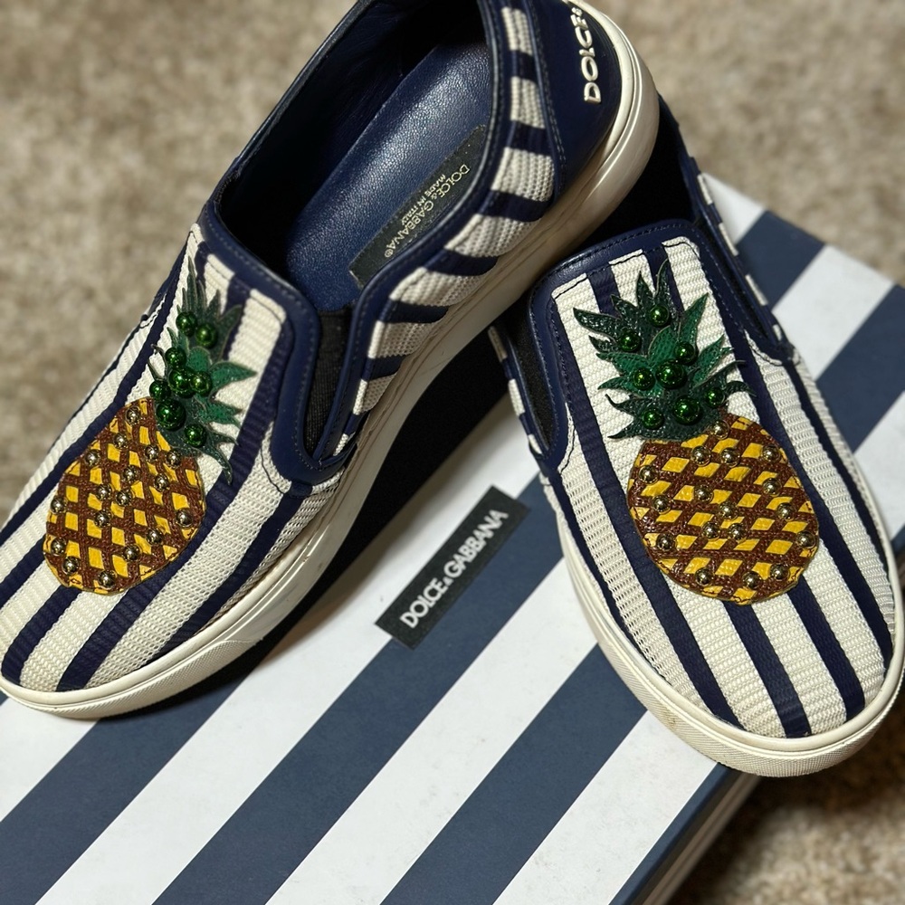 Dolce & Gabbana
Pineapple slip-ons size 6